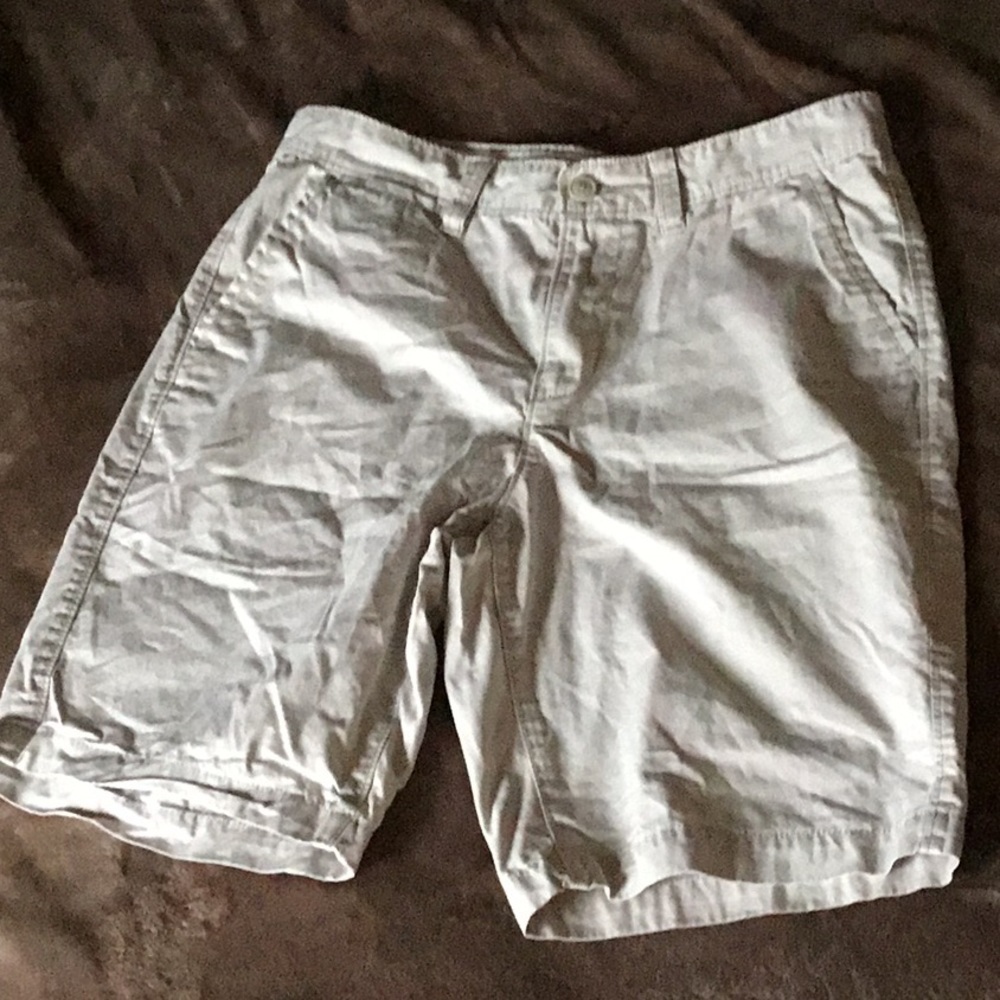 Sonoma putty colored short